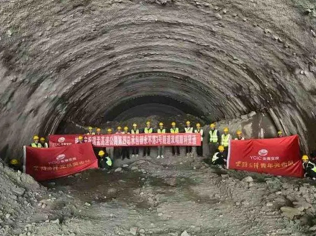 401個(gè)點(diǎn)開(kāi)工！云南22個(gè)高速公路建設(shè)項(xiàng)目全面復(fù)工復(fù)產(chǎn)